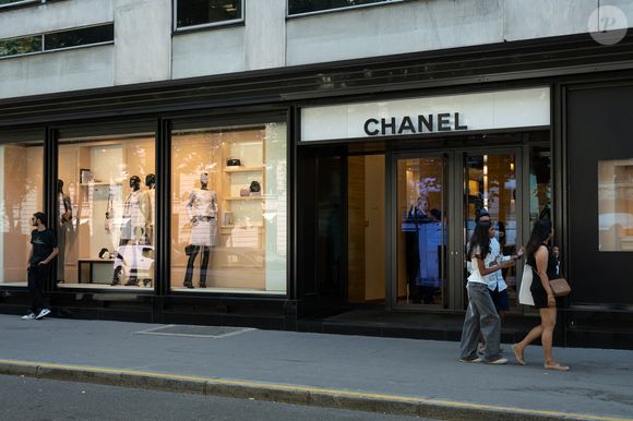 Illustration de la boutique Chanel située 42 Avenue Montaigne dans le 8ème arrondissement de Paris, le 31 juillet 2025. Jonathan Jacob / Bestimage