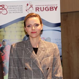 Charlene de Monaco assiste au 2ème concours créatif du maillot qui sera porté par l'équipe nationale monégasque de rugby à VII des moins de 16 ans. 

Photo : Claudia Albuquerque / Bestimage