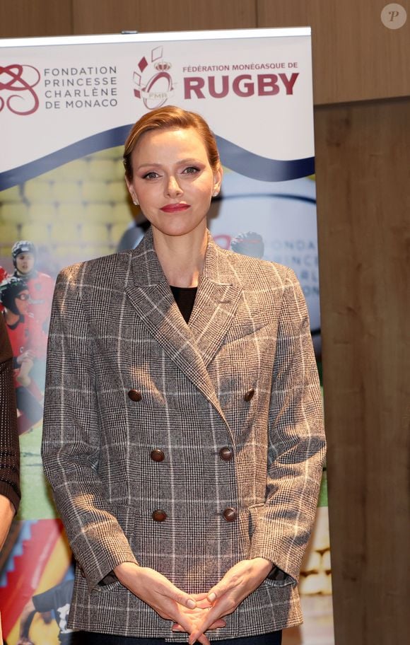 Charlene de Monaco assiste au 2ème concours créatif du maillot qui sera porté par l'équipe nationale monégasque de rugby à VII des moins de 16 ans. 

Photo : Claudia Albuquerque / Bestimage