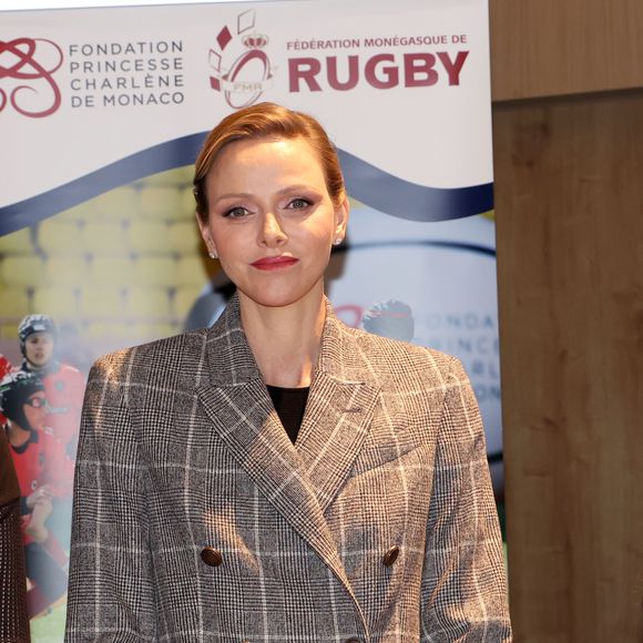 Charlene de Monaco assiste au 2ème concours créatif du maillot qui sera porté par l'équipe nationale monégasque de rugby à VII des moins de 16 ans. 

Photo : Claudia Albuquerque / Bestimage