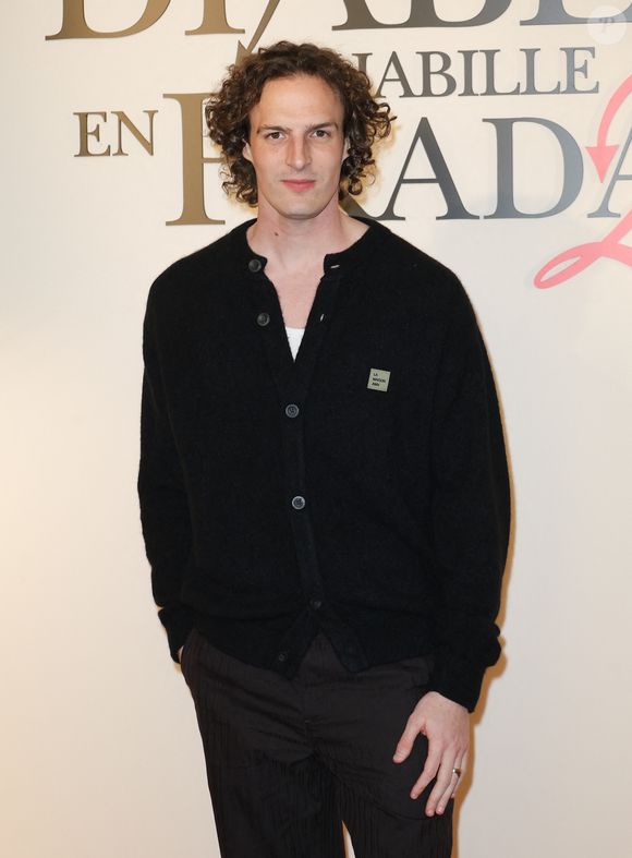 En parallèle de ses passages à la télévision et sur scène dans les comedy clubs, il développe également ses propres projets.

Paul de Saint-Sernin - Première du film "Le Diable s'habille en Prada (The Devil wears Prada 2)" au cinéma Le Grand Rex à Paris, le 27 avril 2026.
© Guirec Coadic/Bestimage