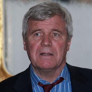 Bruno Masure assiste à la cérémonie de remise de la médaille de Commandeur dans l'Ordre de la légion d'honneur par le ministre français de la Culture Frédéric Mitterrand au siège du ministère de la Culture, à Paris, France, le 28 novembre 2011. Photo par Denis Guignebourg/ABACAPRESS.COM