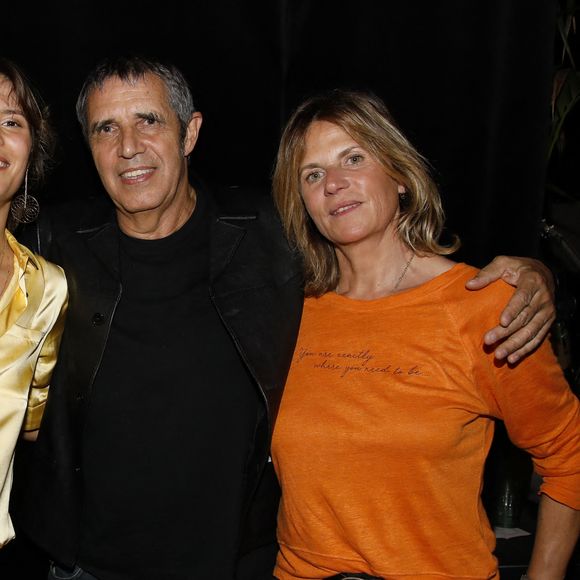 Exclusif - Vanille Clerc et ses parents Julien Clerc et Virginie Coupérie-Eiffel - Concert de Vanille Clerc à la salle Hasard Ludique pour la sortie de son premier album "Amazona" en présence de ses parents à Paris. © Marc Ausset-Lacroix/Bestimage 