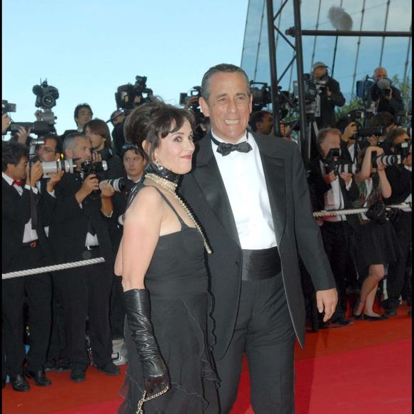 Thierry Ardisson, célèbre animateur français, est décédé ce lundi à Paris à 76 ans.

Béatrice et Thierry Ardisson
Angeli