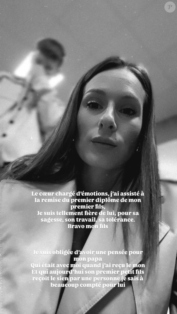 "Le cœur chargé d’émotions, j’ai assisté à la remise du premier diplôme de mon premier fils", a-t-elle écrit en légende d’un selfie en noir et blanc posté en story Instagram le 5 décembre dernier.

Camille Santoro assiste à la remise de diplôme de son fils Alessio le vendredi 5 décembre 2025 © Instagram
