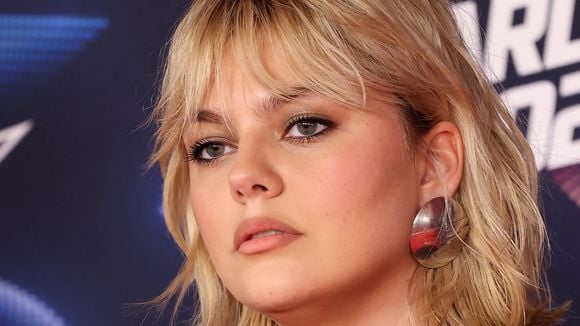 Louane montre le visage de sa regrettée mère après une grande nouvelle, "c'est la première fois que l'on me voit avec elle"