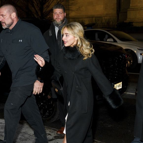 Sabrina Carpenter arrive à l'after-party du Saturday Night Live organisée à Saks Fifth Avenue à New York City.  Photo par Backgrid USA / Bestimage