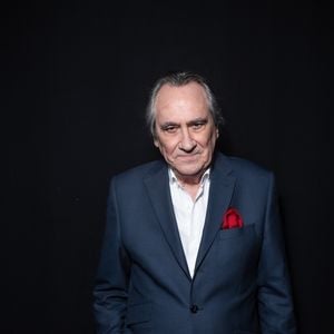 Philippe Lavil en backstage de l'enregistrement de l'émission "La Boîte à secrets", présentée par F.Bollaert et diffusée sur France 3, dans les studios du Lendit à Saint-Denis, France. © Cyril Moreau/Bestimage