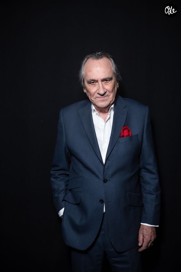 Philippe Lavil en backstage de l'enregistrement de l'émission "La Boîte à secrets", présentée par F.Bollaert et diffusée sur France 3, dans les studios du Lendit à Saint-Denis, France. © Cyril Moreau/Bestimage