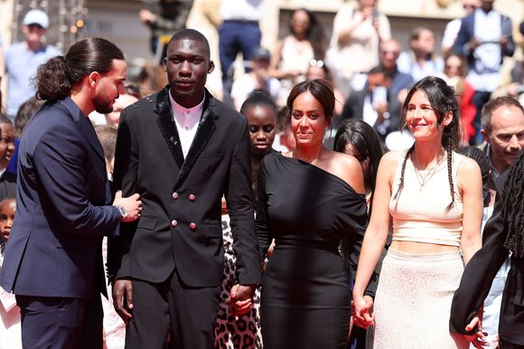 Zakaria-Tayeb Lazab, Mouctar Diawara,  Amel Bent, Lise Akoka - Montée des marches du film « Man O Bachech (Woman and child) » lors du 78ème Festival International du Film de Cannes, au Palais des Festivals à Cannes. Le 22 mai 2025
© Jacovides-Moreau / Bestimage