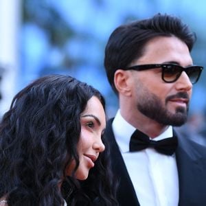 Ce n'est pas la première fois que des internautes prétendent que Nabilla a été recalée d'un établissement sur la Croisette : en 2024, une vidéo montrant la star et son compagnon Thomas Vergara ne pas pouvoir entrer dans un restaurant avait été partagée sur Internet.

Nabilla Benattia et son mari Thomas Vergara - Montée des marches de "The History of Sound" lors du 78ème Festival International du Film de Cannes, le 21 mai 2025.
© Rachid Bellak/Bestimage