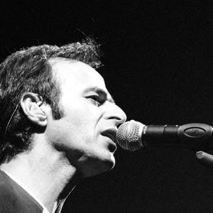 Ce mardi 25 mars, on apprend via Le Parisien qu'il sort exceptionnellement de sa retraite artistique pour écrire une chanson dédiée au Bleuet de France ("œuvre nationale centenaire qui vient en aide aux militaires blessés, aux pupilles de la Nation et aux victimes de guerre et du terrorisme")

Photo d'archive de Jean-Jacques Goldman lors d'un concert. Photo by APS-Medias/ABACAPRESS.COM