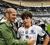 Le jeune rugbyman a perdu la vie à 17 ans en Afrique du Sud lors d’un stage de rugby
Archives - Djalil Narjissi et son fils Medhi Narjissi après la victoire du SU Agen Champion de France Cadets Gaudermen Medhi Narjissi brandit le bouclier, le 24 juin 2022 - Conférence de presse de la famille de D.Narjissi à Agen, le 27 août 2024, après la disparition de M.Narjissi sur la plage de Diaz Beach en Afrique du Sud, le 7 août 2024. D.Narjissi , entouré de sa femme Valérie et de sa fille Inès, le rugbyman s'est exprimé sur ce drame familial, aux côtés de son avocat, maître E.Martial.
© Thierry Breton / Panoramic / Bestimage