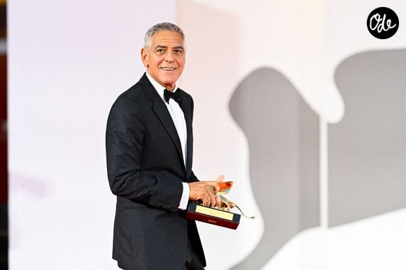 La star a reçu un Lion d'or saluant toute sa carrière

George Clooney (Lion d’or d’honneur) à la cérémonie d'ouverture et la projection du film "Ink" lors de la 83ème édition du festival international du film de Venise, la Mostra le 2 septembre 2026. © Pierre Perusseau / Bestimage
