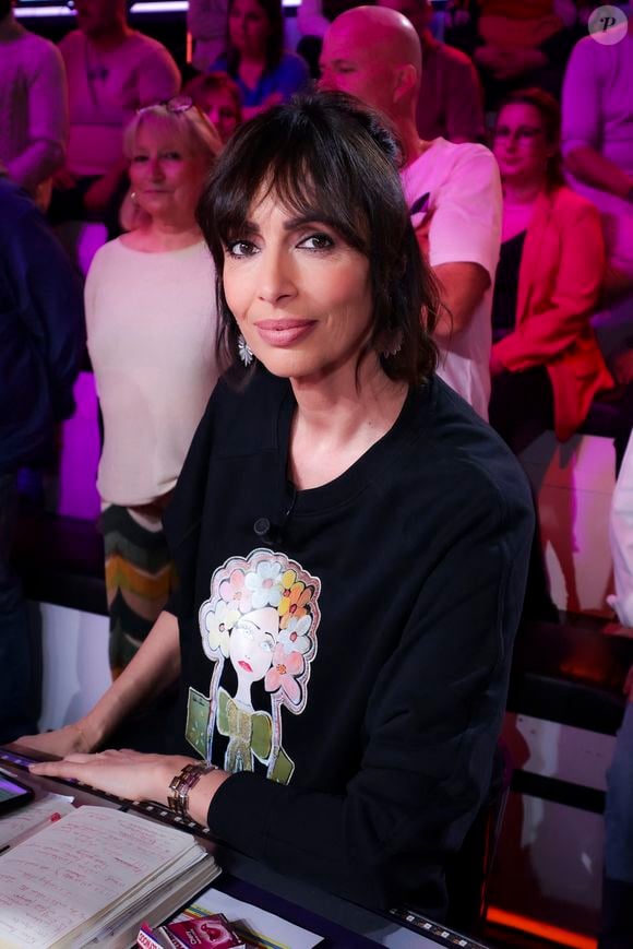 Ceux qui touchaient 1 200 euros par émission sur C8 verraient leur rémunération amputée d’un tiers.

Exclusif - Géraldine Maillet, sur le plateau de l’émission « TPMP » présentée par C.Hanouna et diffusée en direct sur Youtube et sur toutes les box (SFR, FREE, Bouygues, MyCanal etc), Paris, France, le 20 mars 2025. © Jack Tribeca / Bestimage