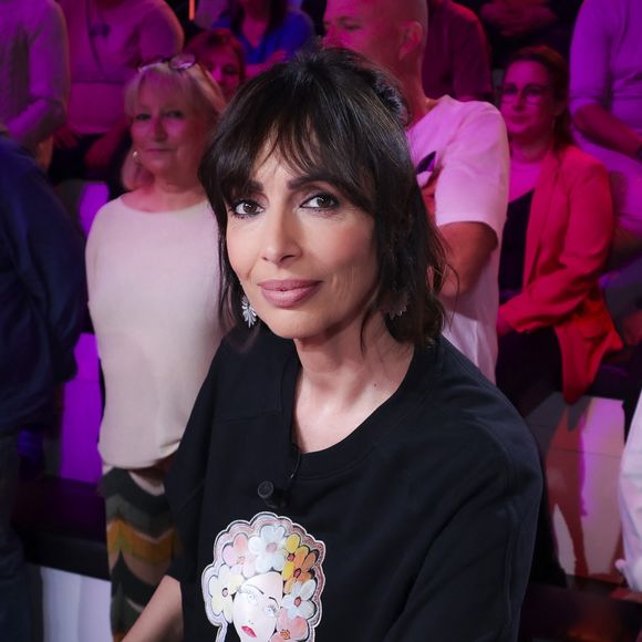 Ceux qui touchaient 1 200 euros par émission sur C8 verraient leur rémunération amputée d’un tiers.

Exclusif - Géraldine Maillet, sur le plateau de l’émission « TPMP » présentée par C.Hanouna et diffusée en direct sur Youtube et sur toutes les box (SFR, FREE, Bouygues, MyCanal etc), Paris, France, le 20 mars 2025. © Jack Tribeca / Bestimage