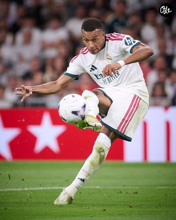 Une semaine plus tôt c'est Kylian Mbappé qui avait tenté de convaincre un jeune candidat de rejoindre l'équipe de Matt Pokora, là aussi sans succès

Kylian Mbappé, du Real Madrid CF, lors d'un match de Liga le 26 août 2026.
 © Alterphotos / PsnewZ / Bestimage