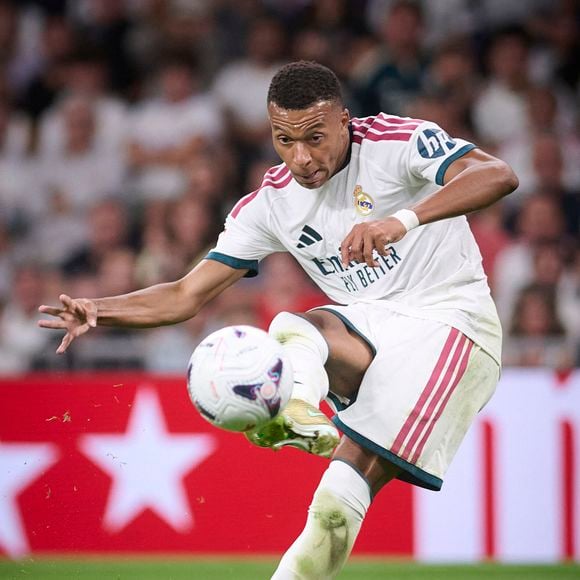 Une semaine plus tôt c'est Kylian Mbappé qui avait tenté de convaincre un jeune candidat de rejoindre l'équipe de Matt Pokora, là aussi sans succès

Kylian Mbappé, du Real Madrid CF, lors d'un match de Liga le 26 août 2026.
 © Alterphotos / PsnewZ / Bestimage