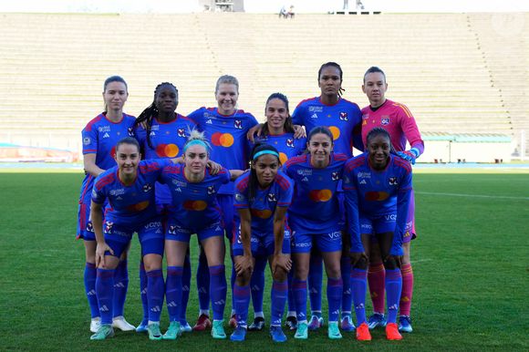 Forcément de nombreuses joueuses étaient conviées à la cérémonie comme le rappellent nos confrères de L'Équipe. 

Ellie Carpenter et Danielle Van de Donk viennent de faire une grande annonce le 11 de depart du match OL - Fleury GC 91 - Christiane Endler (1) (OL) - Wendie Renard (3) (OL) - Perle Morroni (5) (OL) - Amel Majri (7) (OL) - Sara Dabritz (8) (OL) - Kadidiatou Diani (11) (OL) - Ellie Carpenter (12) (OL) - Damaris Egurrola (13) (OL) - Ada Hegerberg (14) (OL) - Danielle van de Donk (17) (OL) - Griedge Mbock (29) (OL) - FOOTBALL FEMININ : Fleury FC 91 vs Olympique Lyonnais - D1 Arkema le 16 décembre 2023 à Fleury. © Gervot / Panoramlic / Bestimage