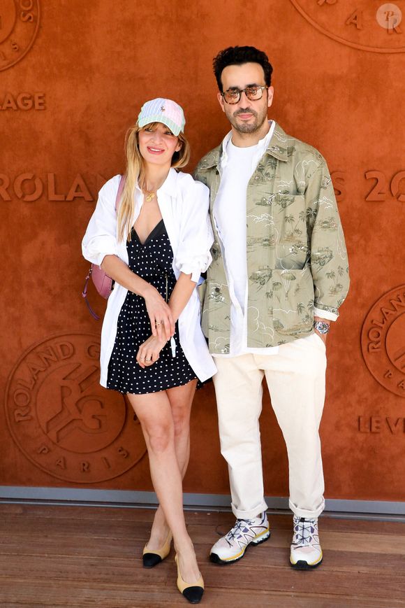Ensemble, ils ont eu une fille, Gloria, née en 2019, puis un garçon né en juin 2023.

Jonathan Cohen et sa compagne Giulietta Canzani Mora Dj Piu Piu au village lors des internationaux de France Roland Garros à Paris le 13 juin 2021.
© Dominique Jacovides / Bestimage