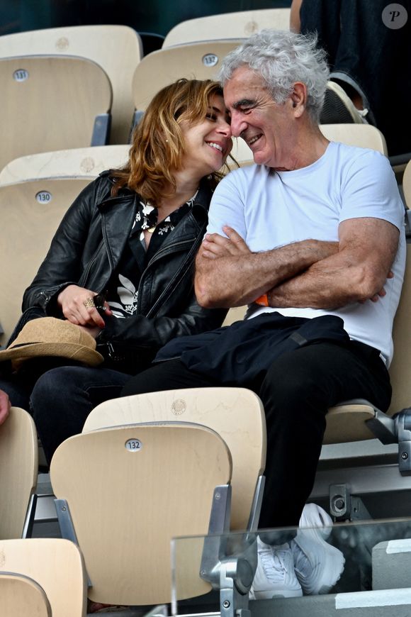 Raymond Domenech et sa nouvelle compagne à Roland Garros le 03 juin 2025 à Paris, France. Photo de ABACAPRESS.COM