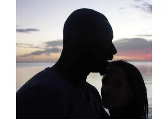 "Joyeux anniversaire, l'amour de ma vie, mon âme sœur, mon meilleur ami, mon TOUT", a t-elle écrit tout en relayant une tendre photo d'eux. (Capture d'écran Instagram - 2025).