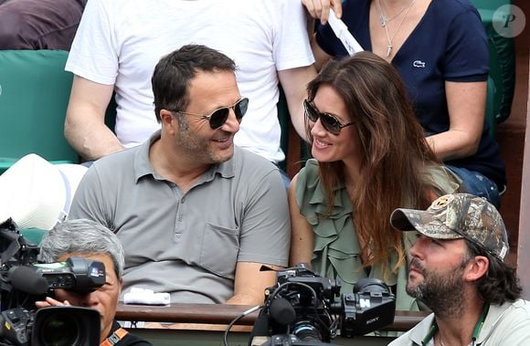 Arthur (Jacques Essebag) et sa compagne Mareva Galanter dans les tribunes lors de la finale homme des Internationaux de Tennis de Roland-Garros à Paris, le 11 juin 2017. © Jacovides-Moreau/Bestimage