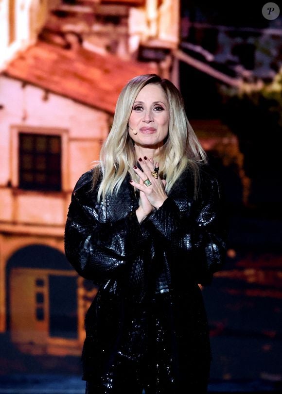 Exclusif - Lara Fabian lors de l'enregistrement de l'émission "La chanson secrète N°14", présentée par N.Aliagas et diffusée le 26 décembre sur TF1, consacrée à Lara Fabian à Paris le 10 décembre 2025. © Jacovides-Moreau/Bestimage
