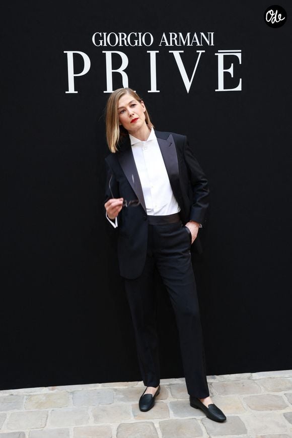 Silvana Armani signe sa première collection après avoir repris le flambeau de son oncle disparu.

Rosamund Pike au défilé Giorgio Armani Privé "Collection Haute Couture Automne/Hiver 2026-2027" lors de la Fashion Week de Paris, le 7 juillet 2026.

Florian Lavielle / Bestimage