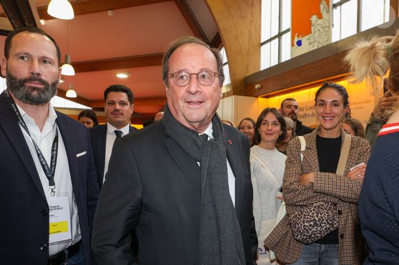 En effet, François Hollande (6,5%) était par exemple placé sur un même pied d’égalité  que Jean-Luc Mélenchon et ses 12%.

François Hollande à la Hall Georges Brassens de Brive-la-Gaillarde pour la 43 ème Foire du Livre de Brive, le 8 novembre 2025. © Jean-Marc Lhomer/Bestimage