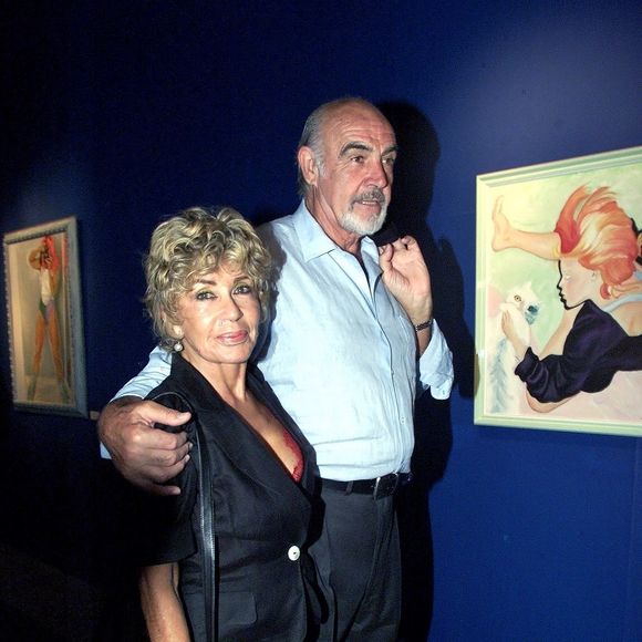 Archives - Sean Connery au vernissage de l'expisition de sa femme Micheline Roquebrune au Vittoriano Roquebrune à Rome. Le 30 mai 2001 © Backgrid UK/ Bestimage