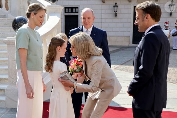 Le prince Albert II de Monaco, la princesse Charlène et leurs enfants accueillent le président Emmanuel Macron , sa femme Brigitte et une délégation au palais princier à Monaco le 7 juin 2025

© Ludovic Marin / Pool / Bestimage