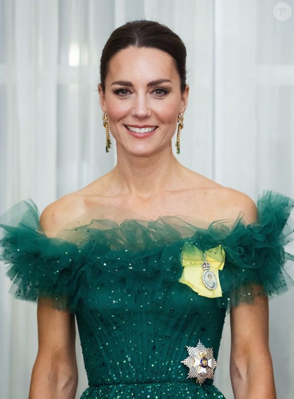 Le prince William, duc de Cambridge et Catherine (Kate) Middleton, duchesse de Cambridge, assistent au dîner du gouverneur général à King's House à Kingston lors de leur voyage officiel en Jamaique, le 23 mars 2022. Backgrid UK/ Bestimage