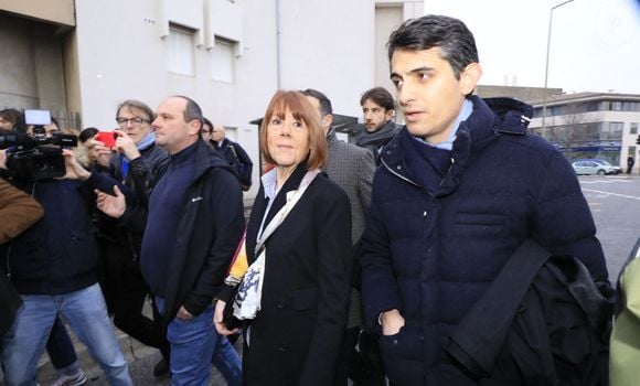 Gisèle Pelicot et son avocat Stéphane Babonneau - Dernier jour du procès des viols de Mazan: Dominique Pélicot arrive arrive au palais de justice d'Avignon lors du procès de son ex-mari D.Pelicot, accusé de l'avoir droguée pendant près de dix ans et d'avoir invité des inconnus à la violer à leur domicile de Mazan, une petite ville du sud de la France, à Avignon le 19 décembre 2024.  © Franz Chavaroche / Bestimage