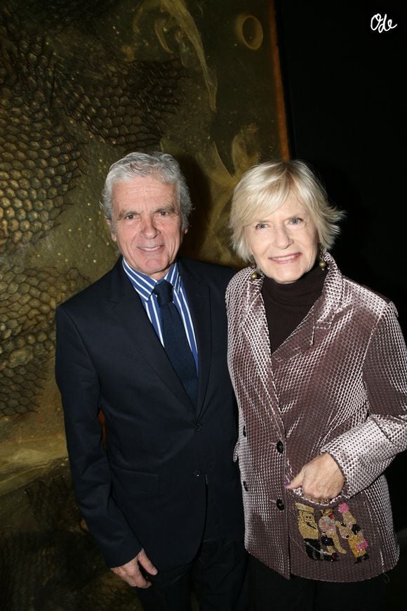 Claude Sérillon et Catherine Ceylac lors du lancement de la nouvelle bouteille de vodka réalisée par le peintre Robert Combas à L'hôtel Marignan Paris le 16 décembre 2022. Photo par Agence / Bestimage