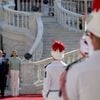Le président français Emmanuel Macron (3e à gauche) et son épouse Brigitte Macron (2e à gauche) se tiennent aux côtés du prince Albert II de Monaco (2e à droite), de la princesse Charlène (à droite) et de leurs enfants Gabriella (à gauche) et Jacques (3e à droite) lors d'une cérémonie d'accueil à leur arrivée pour une visite d'État de deux jours au palais princier de Monaco. Photo by Ludovic Marin/Pool/ABACAPRESS.COM