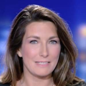 "J'avais 10 kg de trop. Quand vous arrivez dans un fauteuil où l'image est primordiale, c'est compliqué, surtout pour la journaliste de terrain que j'étais."

Anne-Claire Coudray lors de son premier JT sur TF1