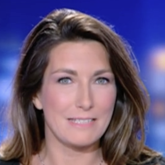"J'avais 10 kg de trop. Quand vous arrivez dans un fauteuil où l'image est primordiale, c'est compliqué, surtout pour la journaliste de terrain que j'étais."

Anne-Claire Coudray lors de son premier JT sur TF1