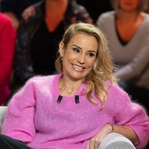 Elodie Gossuin jongle entre vie de famille et obligations professionnelles.

Elodie Gossuin sur plateau de l'émission "Animalement Vôtre" présentée par Bernard Montiel. © Julien Sarkissian/Bestimage