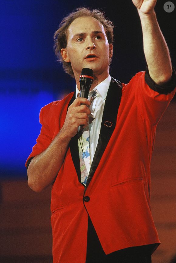 L'ex-animateur star de TF1 est aujourd'hui sur la chaine RMC Story et relance la machine entouré d'une équipe qu'il connait bien...

Vincent Lagaf en 1990. Crédit Bestimage