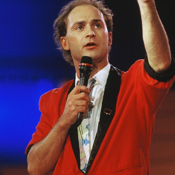 L'ex-animateur star de TF1 est aujourd'hui sur la chaine RMC Story et relance la machine entouré d'une équipe qu'il connait bien...

Vincent Lagaf en 1990. Crédit Bestimage