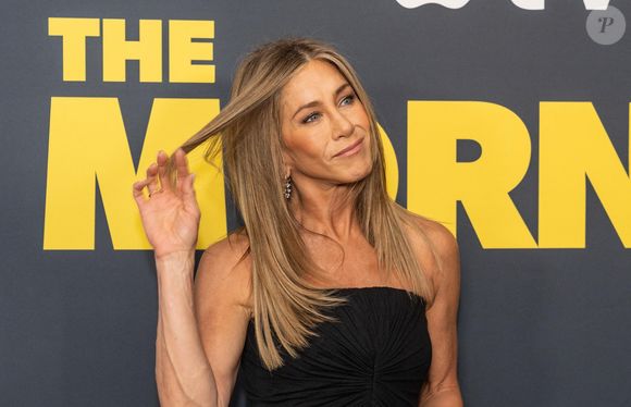 Il n'a pas posé avec elle mais l'a observée dans l'ombre

Jennifer Aniston  lors de la première de la saison 4 de "The Morning Show" à New York le 9 septembre 2025  : © Lev Radin/ZUMA Press Wire)
