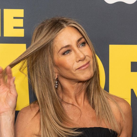 Il n'a pas posé avec elle mais l'a observée dans l'ombre

Jennifer Aniston  lors de la première de la saison 4 de "The Morning Show" à New York le 9 septembre 2025  : © Lev Radin/ZUMA Press Wire)