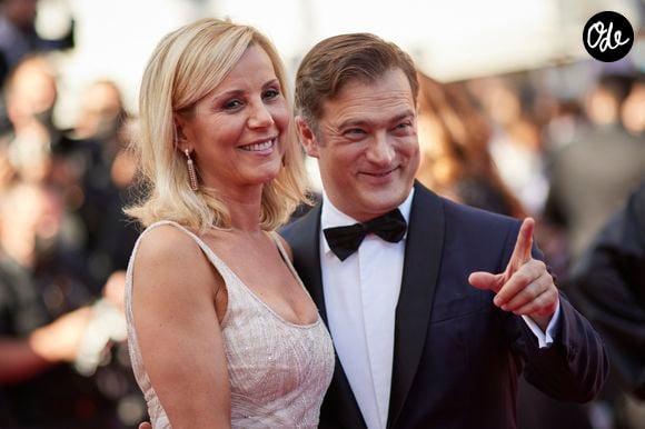 Leurs clichés ont séduit les internautes, qui les ont notamment qualifiés de "trop mignons", "magnifiques" et de "couple très élégant et humble".

Laurence Ferrari et son mari Renaud Capuçon - Montée des marches du film "Benedetta" lors du 74ème Festival International du Film de Cannes, le 9 juillet 2021.

© Borde-Jacovides-Moreau / Bestimage