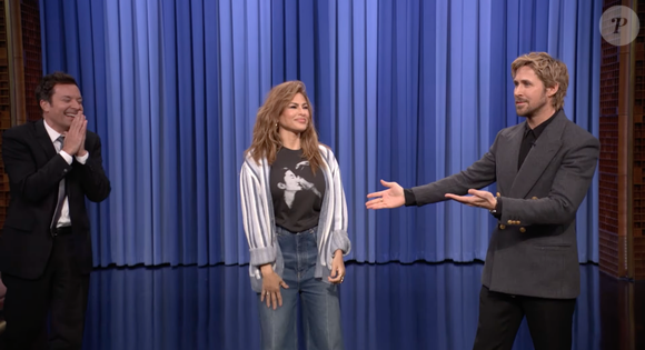 il a été rejoint par sa femme Eva Mendes à la surprise générale.

Capture d'écran de "The Tonight Show" avec Eva Mendes et Ryan Gosling le jeudi 5 mars 2026