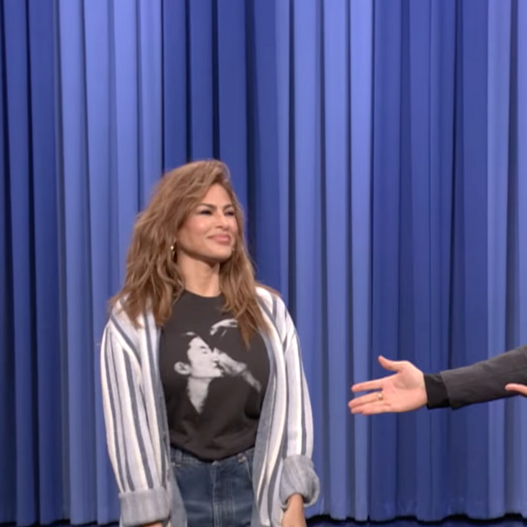 il a été rejoint par sa femme Eva Mendes à la surprise générale.

Capture d'écran de "The Tonight Show" avec Eva Mendes et Ryan Gosling le jeudi 5 mars 2026