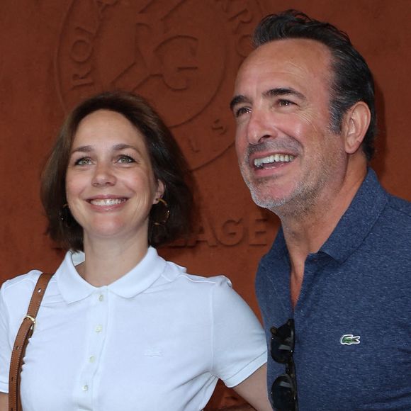 Nathalie Péchalat a su faire plaisir à ses deux filles, Jeanne et Alice, fruits de ses amours avec Jean Dujardin.

Nathalie Péchalat et Jean Dujardin assistent aux Internationaux de France à Roland Garros à Paris, France. Photo by Nasser Berzane/ABACAPRESS.COM