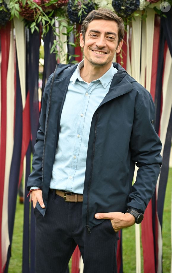 Claude Dartois, quatre fois participant à Koh Lanta, au Qatar Prix de l'Arc de Triomphe à l'hippodrome de Paris-Longchamp le dimanche 2 octobre 2022 à Paris, France. Photo by Tomas Stevens/ABACAPRESS.COM