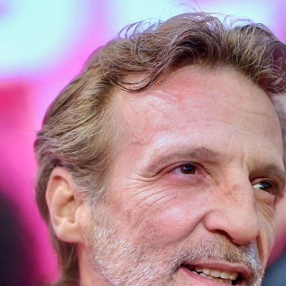 Mathieu Kassovitz sur le tapis rose du 8ème Festival International de Cannes le 26 avril 2025 à Cannes, France. Photo par Franck Castel/ABACAPRESS.COM