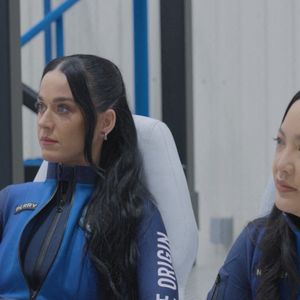 13 avril 2025 : ...La pop star Katy Perry et ses coéquipiers se préparent à devenir extra-terrestres en s'envolant dans l'espace...(Image de crédit : © Cover Images via ZUMA Press)